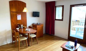 Dining - Apt No. 9 - 1st Floor - Adour Building (Bagnères-de-Bigorre)