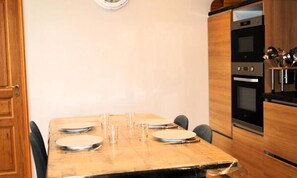 Dining - Apartments for 4 People (Ault)