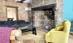 Living area - Apartments for 4 People (Ault)