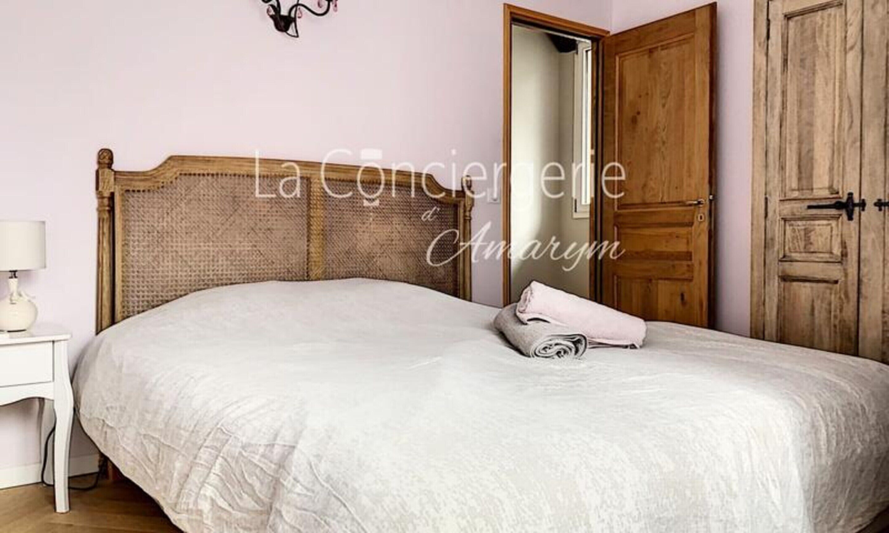 1 bedroom, iron/ironing board, bed sheets