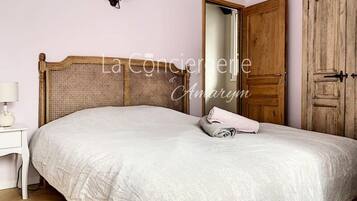 1 bedroom, iron/ironing board, bed sheets