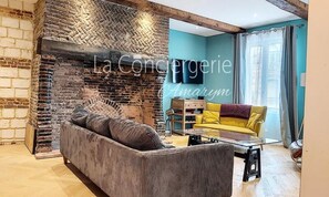 Living area - Apartments for 4 People (Ault)