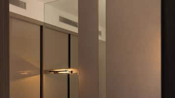 Royal Suite, 1 Bedroom, Club Lounge Access, River View | Egyptian cotton sheets, premium bedding, down comforters