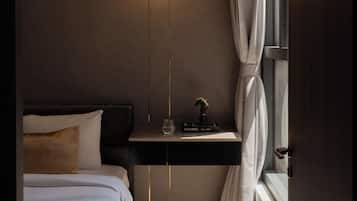 Royal Suite, 1 Bedroom, Club Lounge Access, River View | Egyptian cotton sheets, premium bedding, down comforters