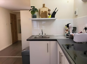 Private kitchen - Cozy studio apartment in Bethnal Green (London)
