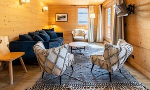 Living area - Apartments for 6 People (Les Allues)