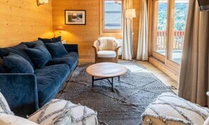 Living area - Apartments for 6 People (Les Allues)