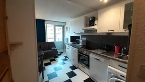 Unclassified image, 3 of 3, button - Studio for 3 People (Modane)