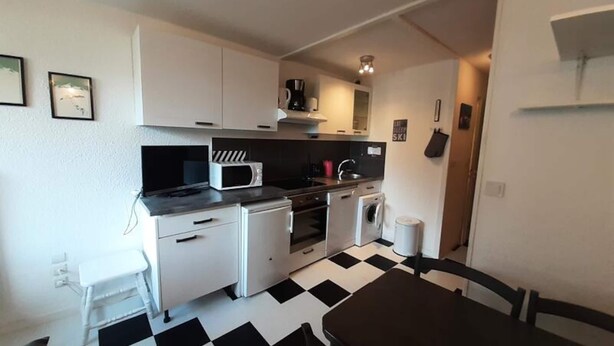 Unclassified image, 1 of 3, button - Studio for 3 People (Modane)