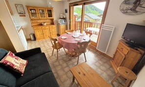 Living area - Apartment in Carrets Near Ski Slopes (Hauteluce)