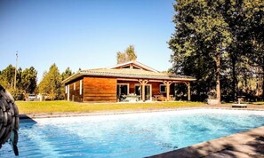 Indoor pool, outdoor pool - 214 - Magnificent Villa With Swimming Pool in the Heart of the Forest (Hourtin)
