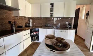 Fridge, microwave, oven, coffee/tea maker