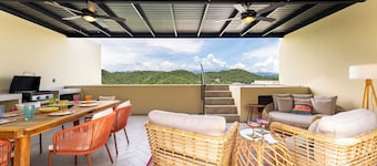 Modern Penthouse with Private Terrace Pool