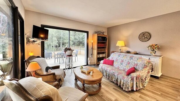 Fireplace - Paradisanu House in the Heart of the Mountains, a Stone's Throw From Hiking Trails (Levie)