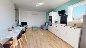 Private kitchen - House in Saint-gilles Near the Beach (Saint-Gilles-Croix-de-Vie)