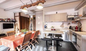 Microwave, oven, dishwasher, coffee/tea maker - Apartment for 6 People Near the Pla D'adet ski Slopes (Saint-Lary-Soulan)