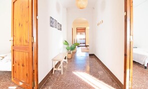 Iron/ironing board, bed sheets - Apartment in Canet Near Playa Canet Beach (Canet de Berenguer)