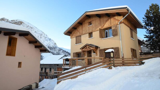 Unclassified image, 1 of 2, button - Renovated Detached Chalet With Sauna in the 3 Valleys (Les Belleville)