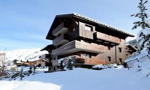 Exterior - Spacious and Comfortable Apartment Close to the Slopes Balcony (Les Belleville)