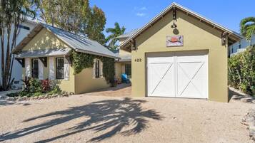 House, 4 Bedrooms | Exterior