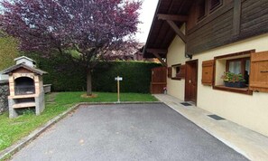 Property grounds - The Alpine - 4 Rooms in a Detached Chalet (Saint-Gervais-les-Bains)