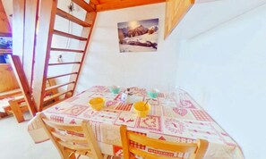 Dining - Apartment in Beaufortain Near Ski Slopes (Hauteluce)
