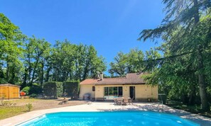 Indoor pool, outdoor pool - Villa in Fayence With Pool and Garden (Fayence)