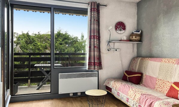 Living area - Apartment in Servages With Ski-in Access (Araches-la-Frasse)