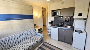 Unclassified image, 3 of 3, button - Apartment in Saint-mandrier With Pool Access (Saint-Mandrier-sur-Mer)