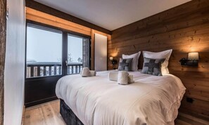 Room - Apartment in Courchevel With Ski-in Access (Courchevel)