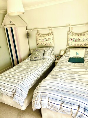 2 slaapkamers, een strijkplank/strijkijzer, gratis wifi, beddengoed