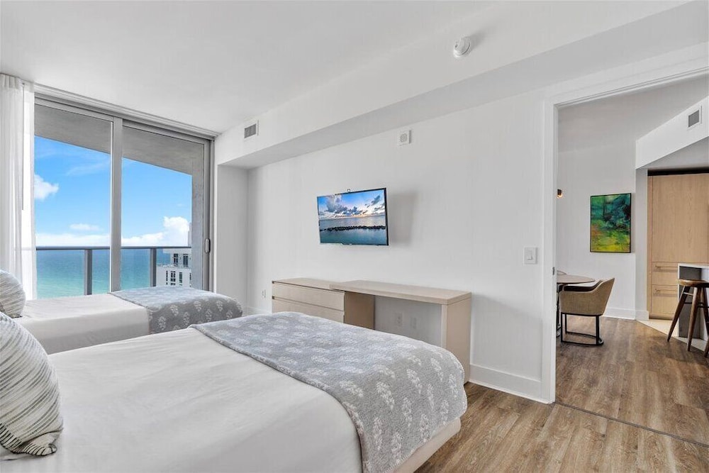 Photo inspiration: Gallery Detail: Luxury 22Nd Floor Unit With Ocean Views Hallandale Beach