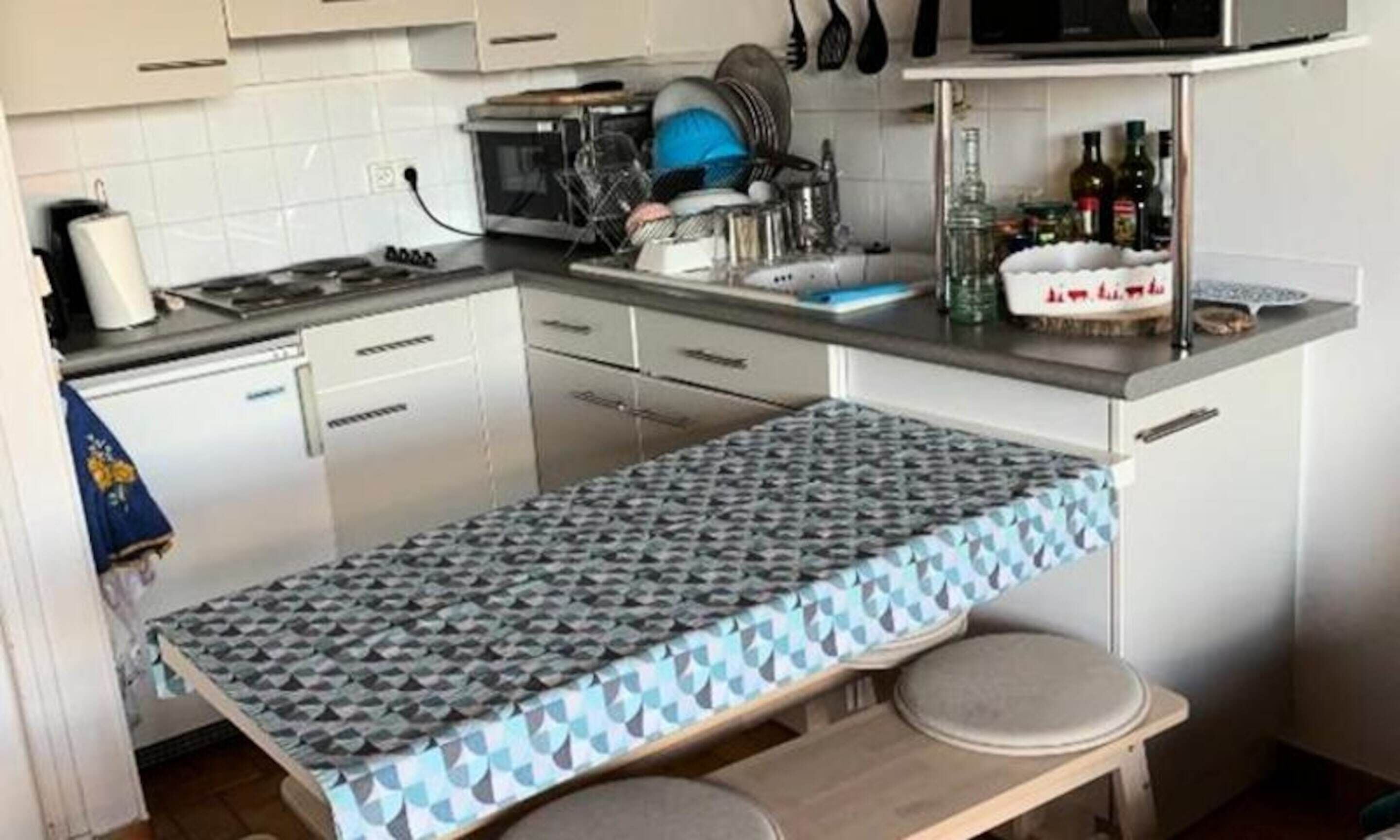 Lò vi sóng, lò nướng, dụng cụ pha cà phê/trà, ấm điện 