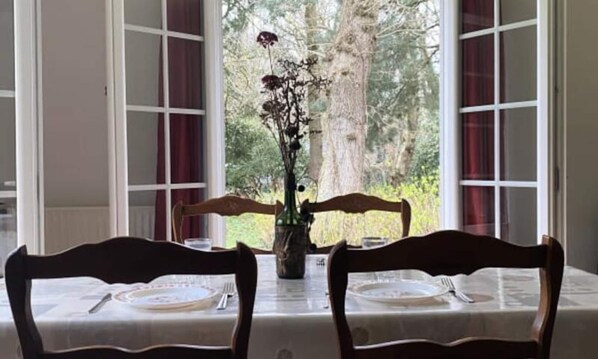 Dining - Houses & Villas for 5 People (Ault)