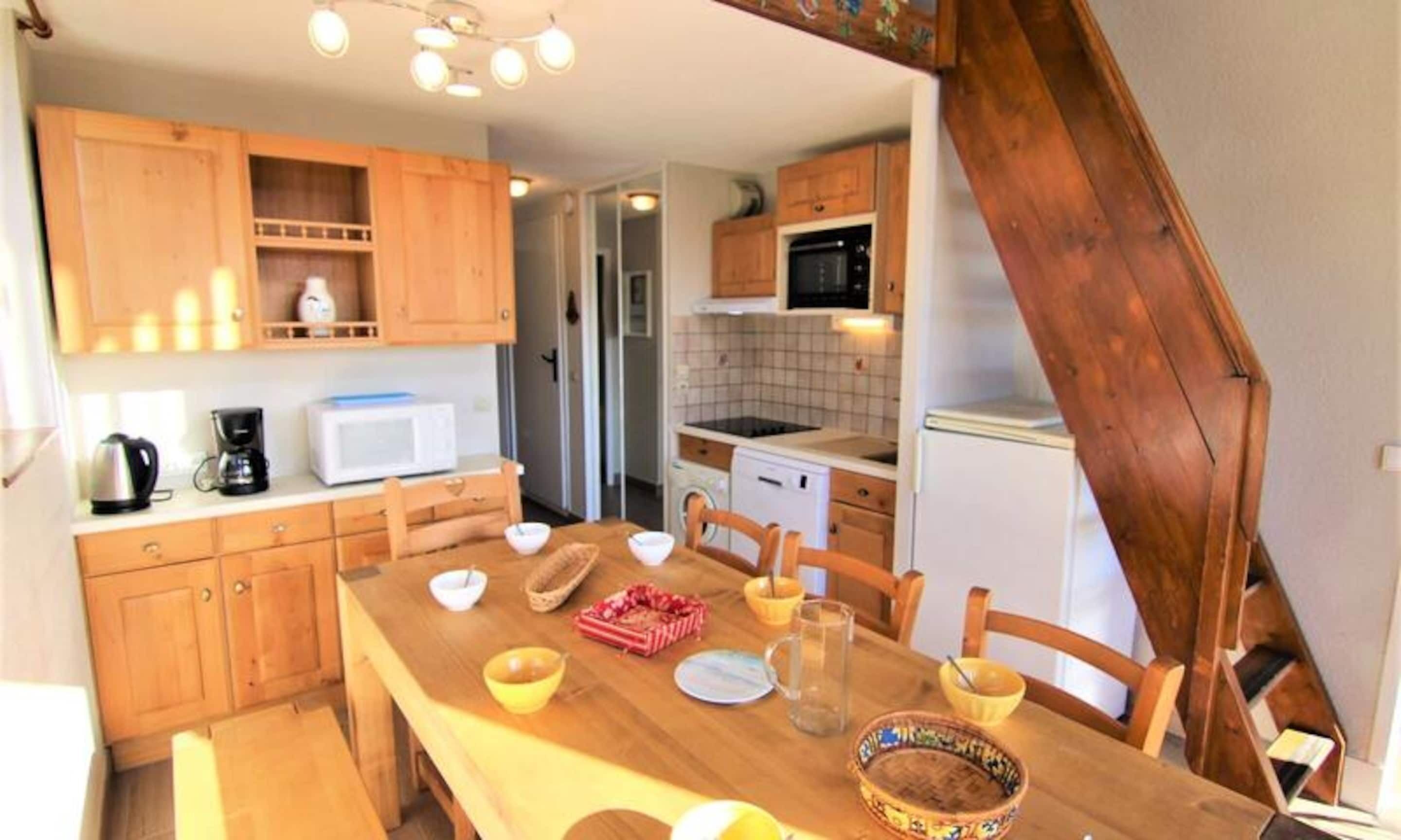 Microwave, oven, dishwasher, coffee/tea maker