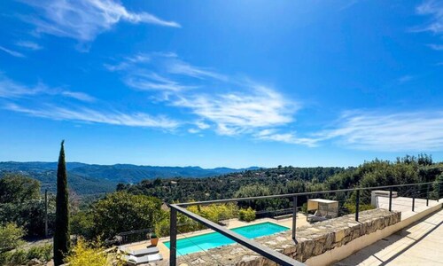 Houses & Villas for 8 People