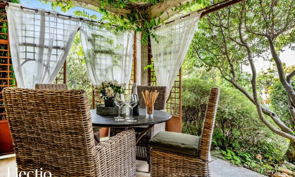 Outdoor dining - Apartments for 4 People (Oppede)