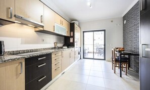 Fridge, microwave, oven, coffee/tea maker - Apartments for 5 People (Lagos)