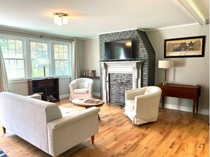 Living area - Charming 2-bedroom apartment in Great Barrington, set in nature. (Great Barrington)