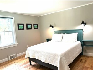 WiFi, bed sheets - Charming 2-bedroom apartment in Great Barrington, set in nature. (Great Barrington)