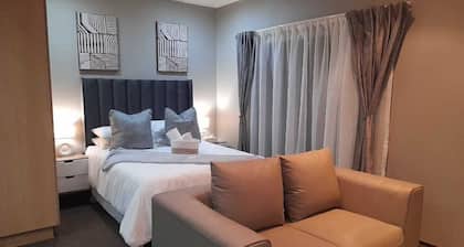 Charming 1-bedroom apartment in phenomenal Bloemfontein with AC