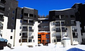 Exterior - Apartment in Les Menuires Near Ski Slopes (Les Belleville)