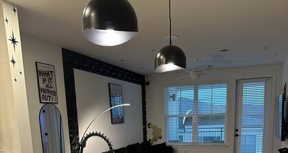 Stylish Apt w/ Easy Drive to Downtown & Airport