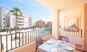 Outdoor dining - Apt. Jaume I, 10 (Canet de Berenguer)