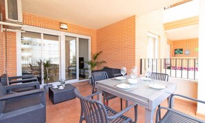 Dining - Apt. Jaume I, 10 (Canet de Berenguer)