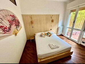 3 عدّة غرف نوم وواي فاي وملاءات أسرّة