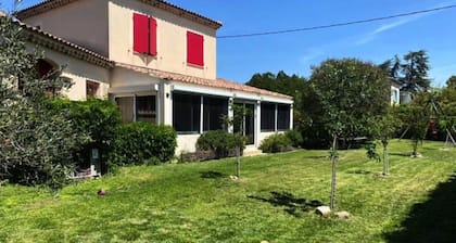 House in Pernes-les-fontaines With Pool