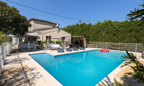 House in Pernes-les-fontaines With Pool