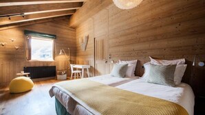 Iron/ironing board - Chalet in Meribel With Spa and Ski Access (Les Allues)