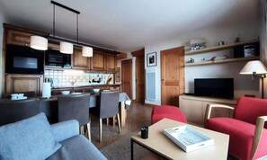 Living area - Luxury 3-room Apartment for 6 People (Bourg-Saint-Maurice)